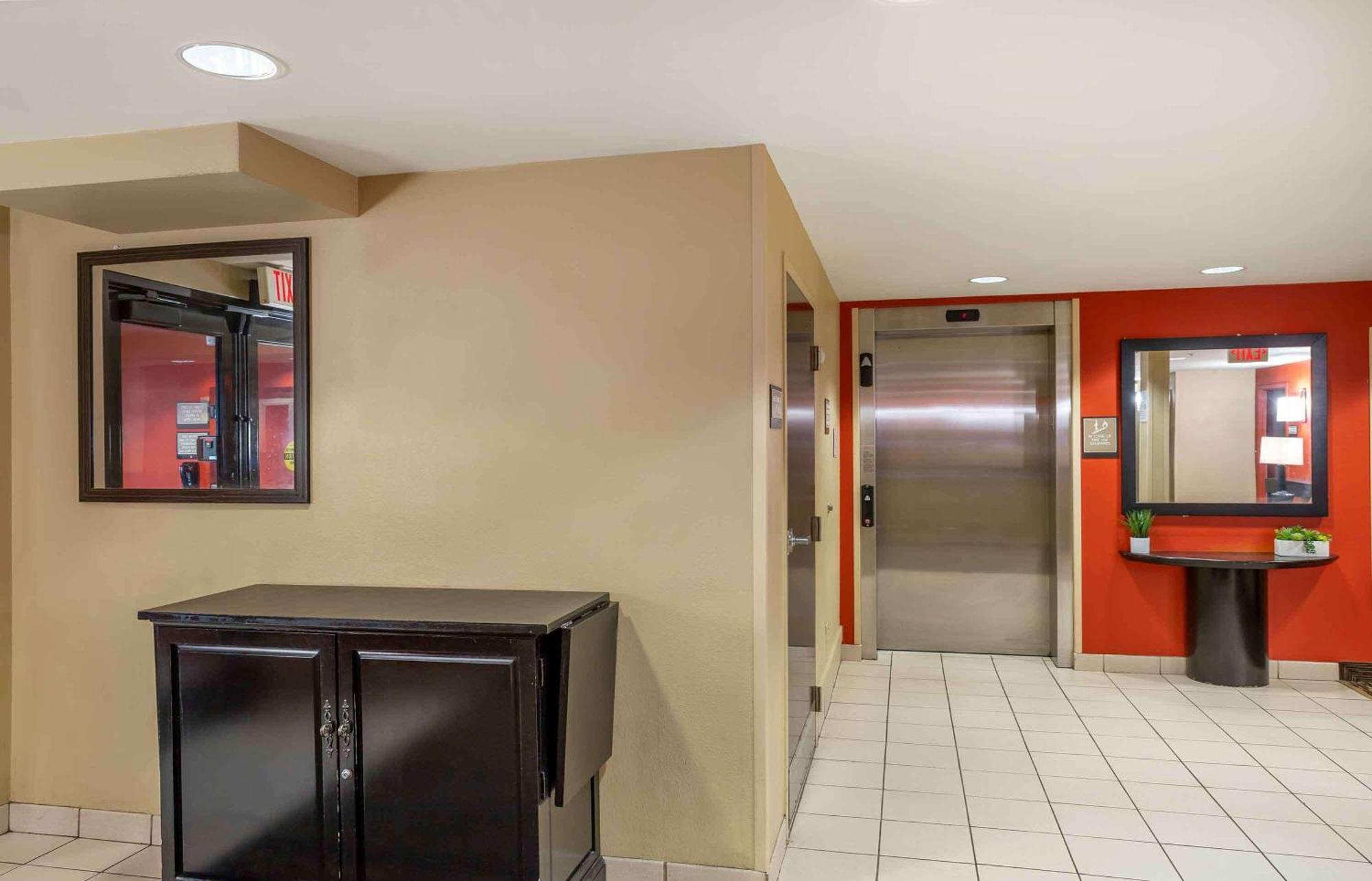 Extended Stay America Suites - Long Island - Melville Bagian luar foto