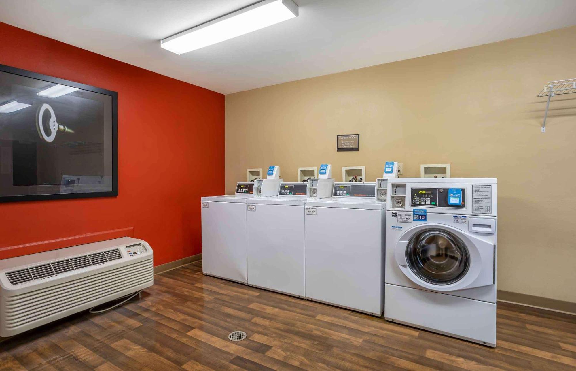 Extended Stay America Suites - Long Island - Melville Bagian luar foto